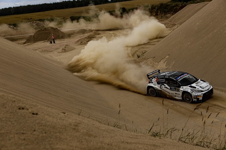 Piedāvājam spilgtākos foto mirkļus no FIA pasaules rallija čempionāta (WRC) debijas Latvijā. Foto: Gatis Smudzis 357023