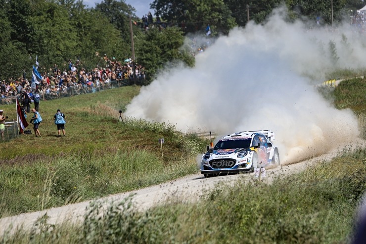Piedāvājam spilgtākos foto mirkļus no FIA pasaules rallija čempionāta (WRC) debijas Latvijā. Foto: Gatis Smudzis 357069