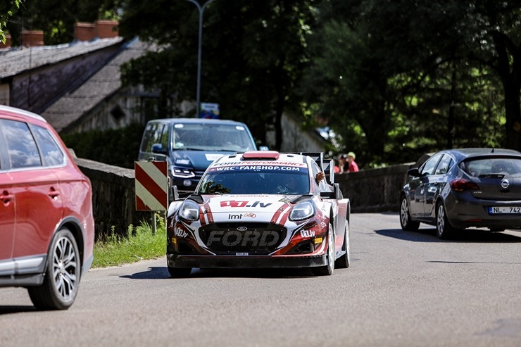 Piedāvājam spilgtākos foto mirkļus no FIA pasaules rallija čempionāta (WRC) debijas Latvijā. Foto: Gatis Smudzis 357070
