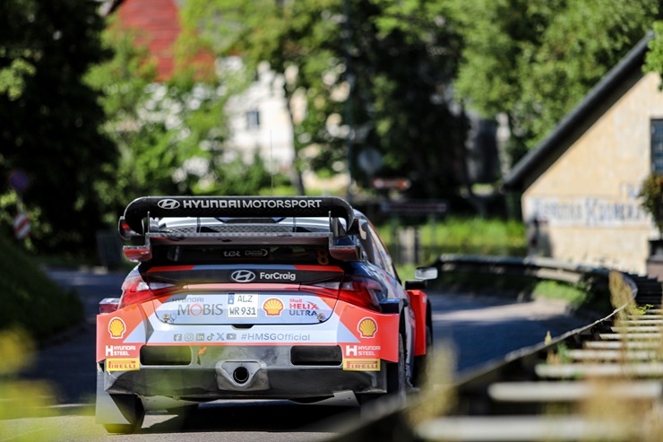 Piedāvājam spilgtākos foto mirkļus no FIA pasaules rallija čempionāta (WRC) debijas Latvijā. Foto: Gatis Smudzis 357071