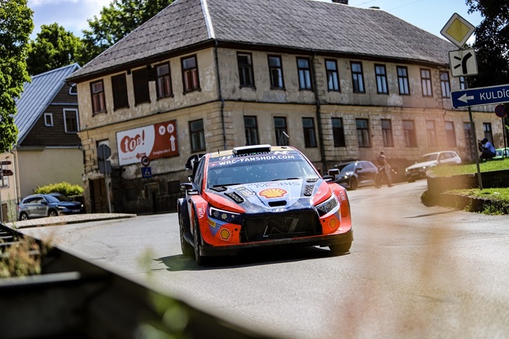 Piedāvājam spilgtākos foto mirkļus no FIA pasaules rallija čempionāta (WRC) debijas Latvijā. Foto: Gatis Smudzis 357072