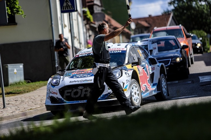 Piedāvājam spilgtākos foto mirkļus no FIA pasaules rallija čempionāta (WRC) debijas Latvijā. Foto: Gatis Smudzis 357074