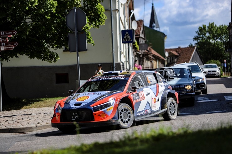 Piedāvājam spilgtākos foto mirkļus no FIA pasaules rallija čempionāta (WRC) debijas Latvijā. Foto: Gatis Smudzis 357075