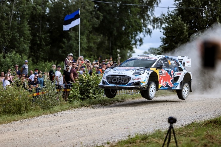 Piedāvājam spilgtākos foto mirkļus no FIA pasaules rallija čempionāta (WRC) debijas Latvijā. Foto: Gatis Smudzis 357080