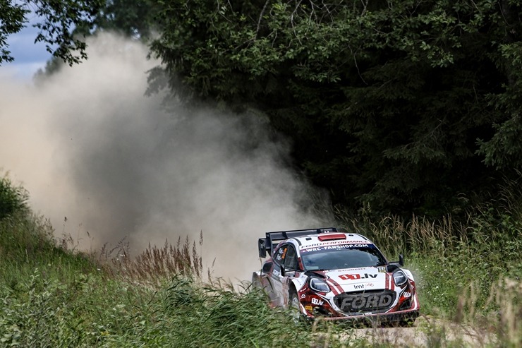 Piedāvājam spilgtākos foto mirkļus no FIA pasaules rallija čempionāta (WRC) debijas Latvijā. Foto: Gatis Smudzis 357088