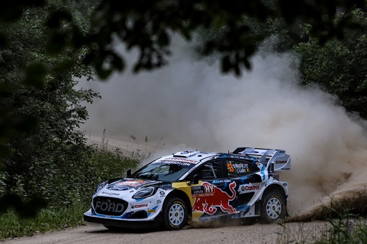 Piedāvājam spilgtākos foto mirkļus no FIA pasaules rallija čempionāta (WRC) debijas Latvijā. Foto: Gatis Smudzis 357091