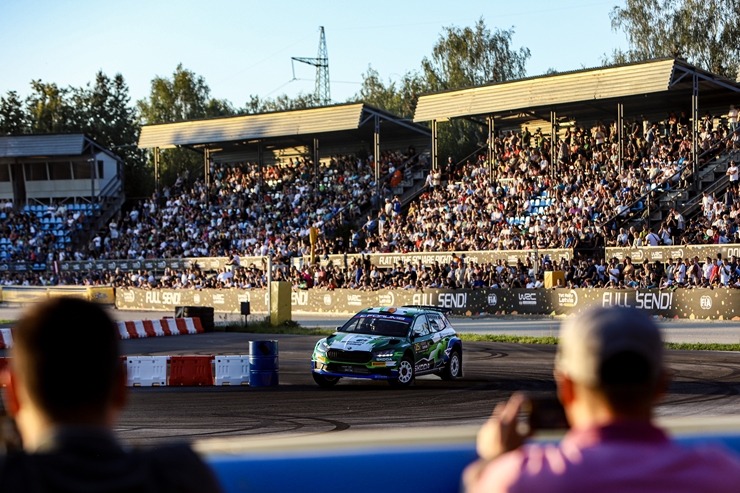 Piedāvājam spilgtākos foto mirkļus no FIA pasaules rallija čempionāta (WRC) debijas Latvijā. Foto: Gatis Smudzis 357095