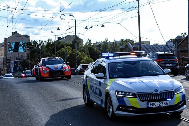 Piedāvājam spilgtākos foto mirkļus no FIA pasaules rallija čempionāta (WRC) debijas Latvijā. Foto: Gatis Smudzis 357104