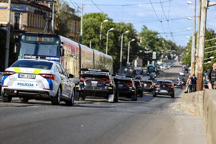 Piedāvājam spilgtākos foto mirkļus no FIA pasaules rallija čempionāta (WRC) debijas Latvijā. Foto: Gatis Smudzis 357105