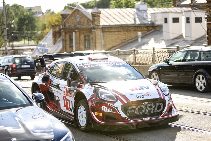 Piedāvājam spilgtākos foto mirkļus no FIA pasaules rallija čempionāta (WRC) debijas Latvijā. Foto: Gatis Smudzis 357106
