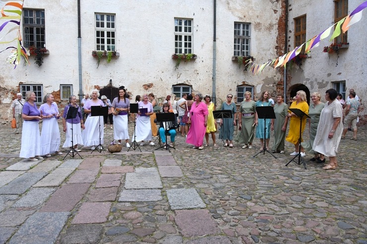 Sklandraušu festivāls Dundagā gaida visus Latvijas tradicionālā mantojuma cienītājus. Foto: Visvaldis Biezbārdis 357176