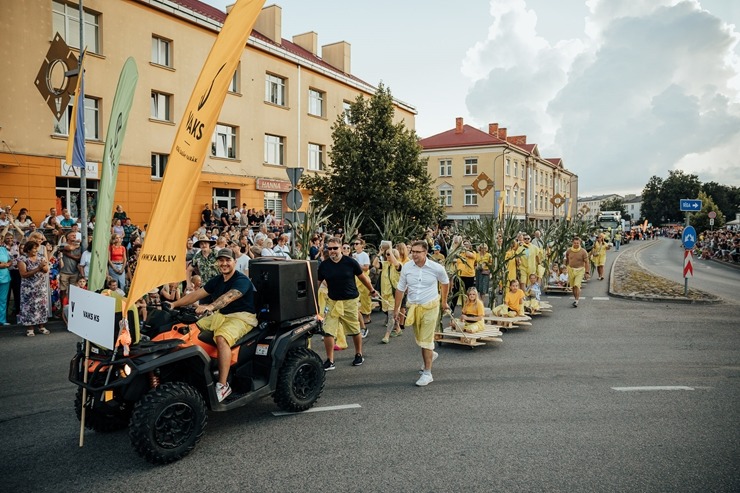 Valmiera ar lielu vērienu svin dzimšanas dienu. Foto: Andris Ķesteris un citi. 357491