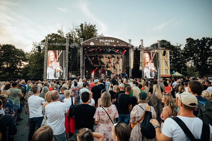 Valmiera ar lielu vērienu svin dzimšanas dienu. Foto: Andris Ķesteris un citi. 357507