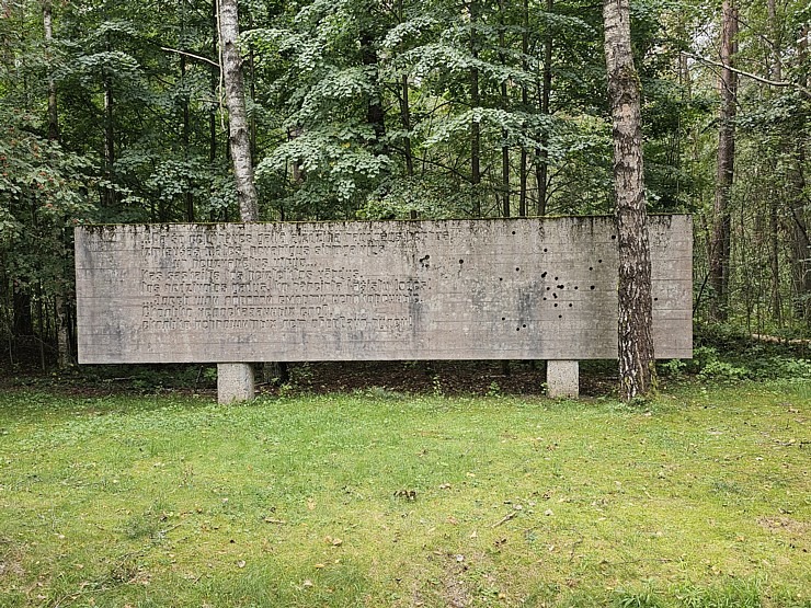 Salaspils memoriāls ir nozīmīgs starptautiska mēroga objekts, kuru mums nemanāmi apmeklē daudzi ārvalstu tūristi 357822