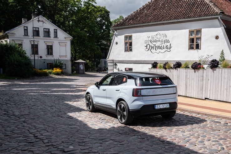 «Gada Auto» pieteiktie automobiļi kopā ar ekspertiem un medijiem dodas uz Kurzemi 358040