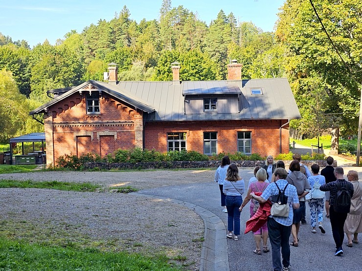 Apciemojam Michelin Zaļās zvaigznes restorānu «Pavāru māja» Līgatnē un šefpavāru Ēriku Dreibantu 358710