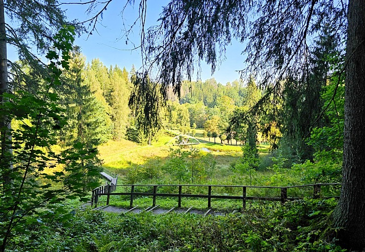 Dodamies pārgājienā pa Līgatnes dabas takām un lūkojam daudzās alas 358932