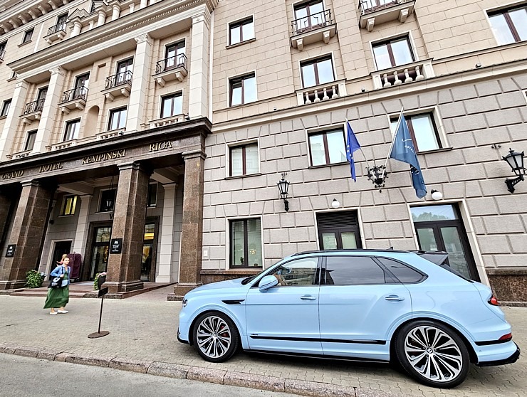 «Grand Hotel Kempinski Riga» atklāj mākslinieka Dāvida Jāņa Baumaņa izstādi «Freedom» 359710