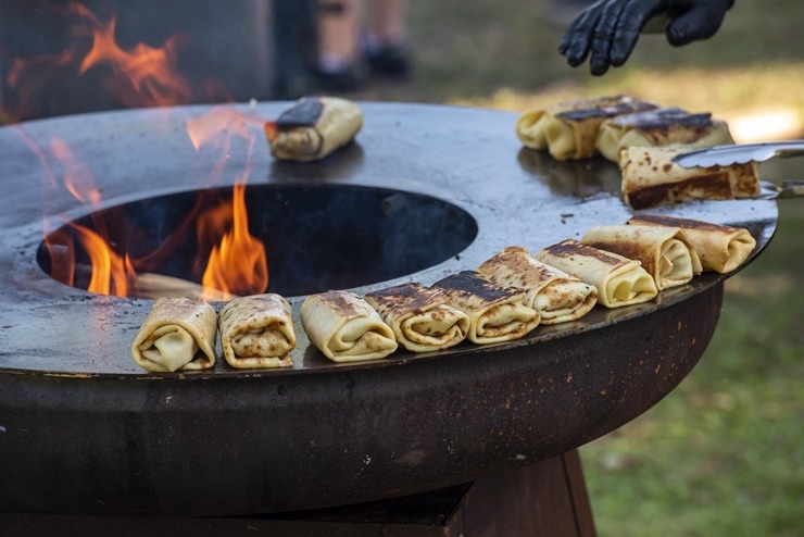 Zaubes savvaļas kulinārais festivāls pulcē dabas garšu un tautas pavārmākslas cienītājus. Foto: Andris Eglītis 359721