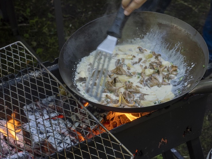 Zaubes savvaļas kulinārais festivāls pulcē dabas garšu un tautas pavārmākslas cienītājus. Foto: Andris Eglītis 359733