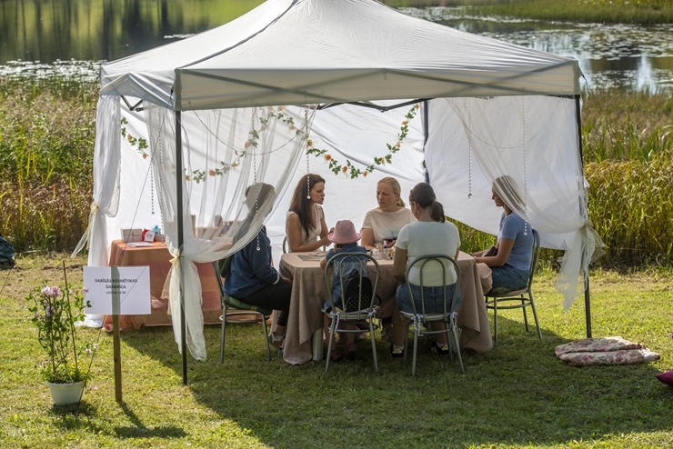 Zaubes savvaļas kulinārais festivāls pulcē dabas garšu un tautas pavārmākslas cienītājus. Foto: Andris Eglītis 359741