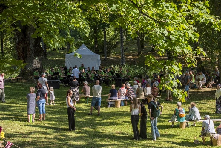 Zaubes savvaļas kulinārais festivāls pulcē dabas garšu un tautas pavārmākslas cienītājus. Foto: Andris Eglītis 359757