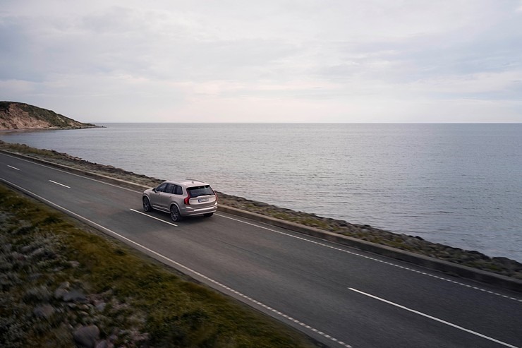 Jaunais premium klases septiņvietīgs automobilis «Volvo XC90» cer uz auto ceļotāju atzinību. Foto: Volvo.com 360558