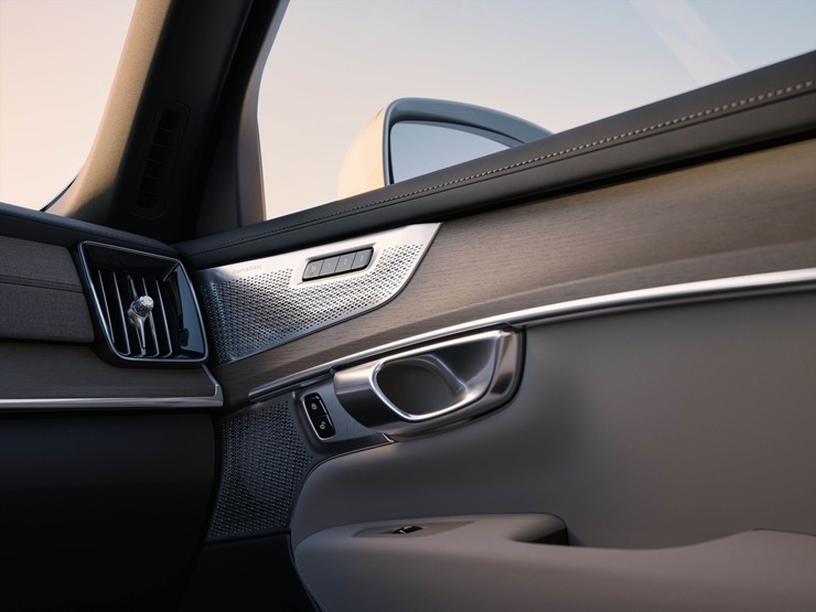 Jaunais premium klases septiņvietīgs automobilis «Volvo XC90» cer uz auto ceļotāju atzinību. Foto: Volvo.com 360571