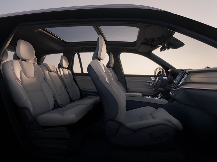 Jaunais premium klases septiņvietīgs automobilis «Volvo XC90» cer uz auto ceļotāju atzinību. Foto: Volvo.com 360572