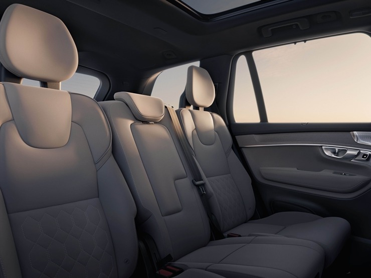 Jaunais premium klases septiņvietīgs automobilis «Volvo XC90» cer uz auto ceļotāju atzinību. Foto: Volvo.com 360576