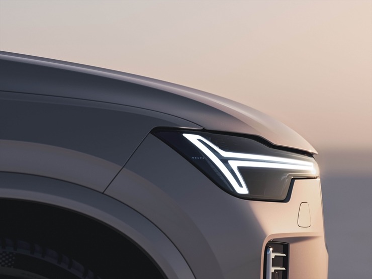 Jaunais premium klases septiņvietīgs automobilis «Volvo XC90» cer uz auto ceļotāju atzinību. Foto: Volvo.com 360578