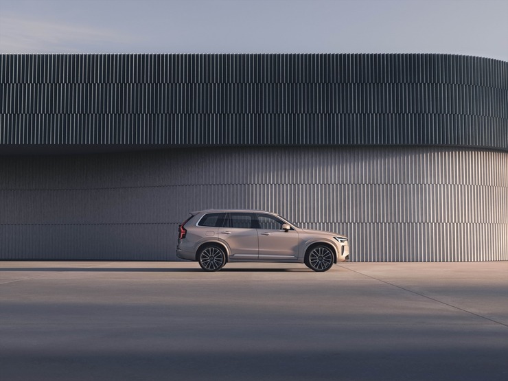 Jaunais premium klases septiņvietīgs automobilis «Volvo XC90» cer uz auto ceļotāju atzinību. Foto: Volvo.com 360582