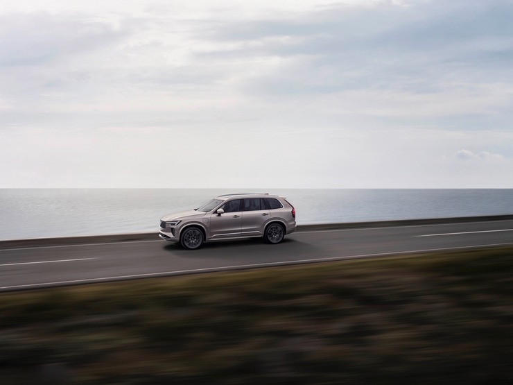 Jaunais premium klases septiņvietīgs automobilis «Volvo XC90» cer uz auto ceļotāju atzinību. Foto: Volvo.com 360560