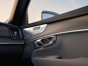 Jaunais premium klases septiņvietīgs automobilis «Volvo XC90» cer uz auto ceļotāju atzinību. Foto: Volvo.com 14