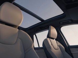 Jaunais premium klases septiņvietīgs automobilis «Volvo XC90» cer uz auto ceļotāju atzinību. Foto: Volvo.com 17