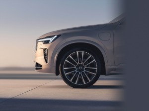 Jaunais premium klases septiņvietīgs automobilis «Volvo XC90» cer uz auto ceļotāju atzinību. Foto: Volvo.com 23