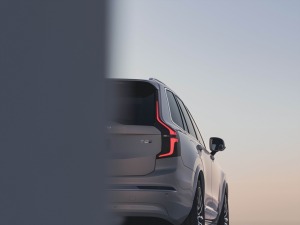 Jaunais premium klases septiņvietīgs automobilis «Volvo XC90» cer uz auto ceļotāju atzinību. Foto: Volvo.com 24