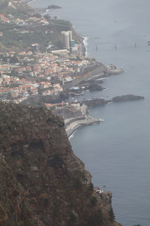 Baudām Madeiras klinšu un okeāna panorāmas skatus no 580 m augstas platformas Cabo Girão. Sadarbībā ar «airBaltic» 361138