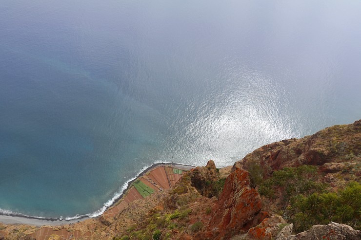 Baudām Madeiras klinšu un okeāna panorāmas skatus no 580 m augstas platformas Cabo Girão. Sadarbībā ar «airBaltic» 361139