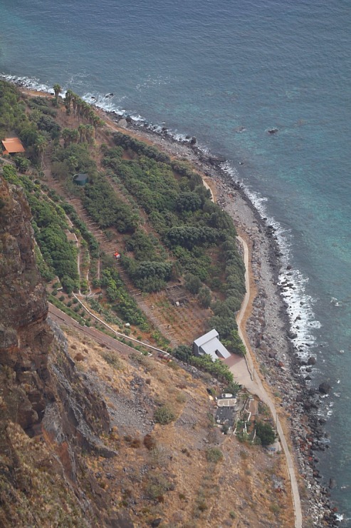 Baudām Madeiras klinšu un okeāna panorāmas skatus no 580 m augstas platformas Cabo Girão. Sadarbībā ar «airBaltic» 361143