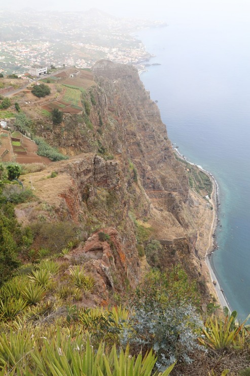 Baudām Madeiras klinšu un okeāna panorāmas skatus no 580 m augstas platformas Cabo Girão. Sadarbībā ar «airBaltic» 361147