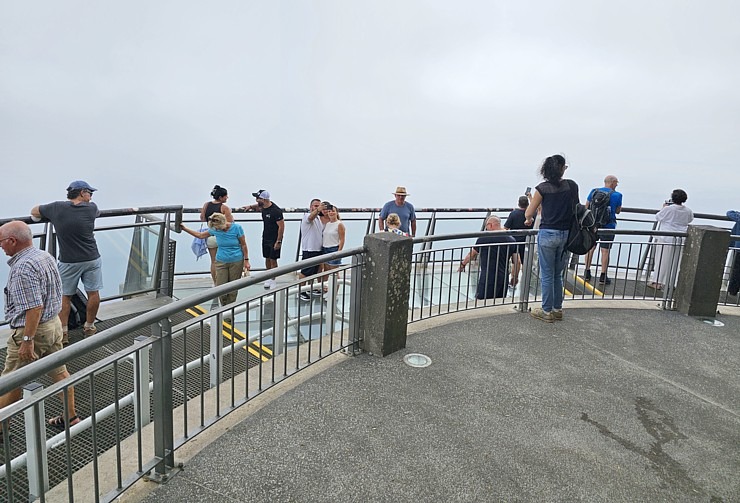 Baudām Madeiras klinšu un okeāna panorāmas skatus no 580 m augstas platformas Cabo Girão. Sadarbībā ar «airBaltic» 361133