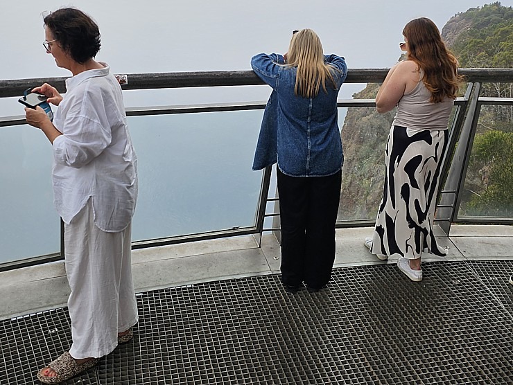 Baudām Madeiras klinšu un okeāna panorāmas skatus no 580 m augstas platformas Cabo Girão. Sadarbībā ar «airBaltic» 361134