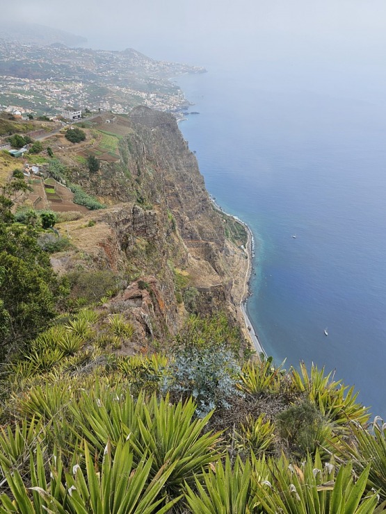 Baudām Madeiras klinšu un okeāna panorāmas skatus no 580 m augstas platformas Cabo Girão. Sadarbībā ar «airBaltic» 361137