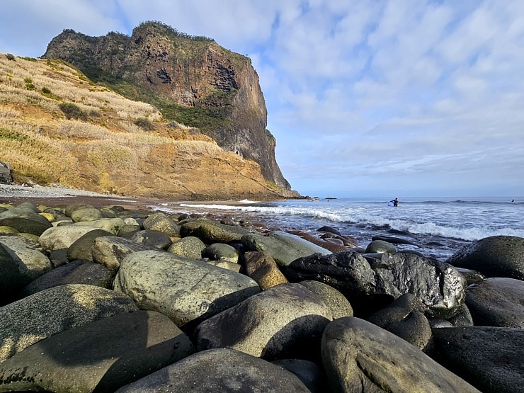 Apmeklējam Madeiras serfotāju «Madeira Surf Camp» iecienītu vietu Porto da Krusa. Sadarbībā ar «airBaltic» 361227