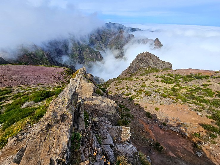 Apmeklējam Madeiras trešo augstāko virsotni Pico do Arieiro (1818) ar panorāmas laukumu. Sadarbībā ar «airBaltic» 361254