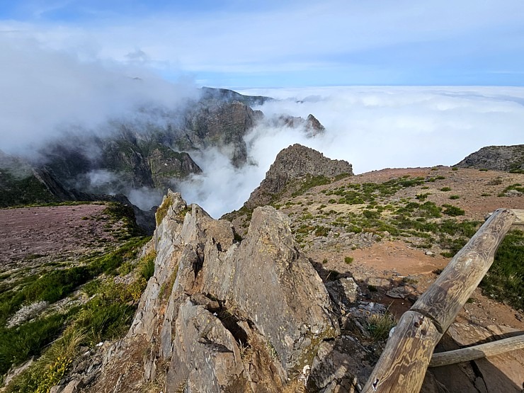 Apmeklējam Madeiras trešo augstāko virsotni Pico do Arieiro (1818) ar panorāmas laukumu. Sadarbībā ar «airBaltic» 361256