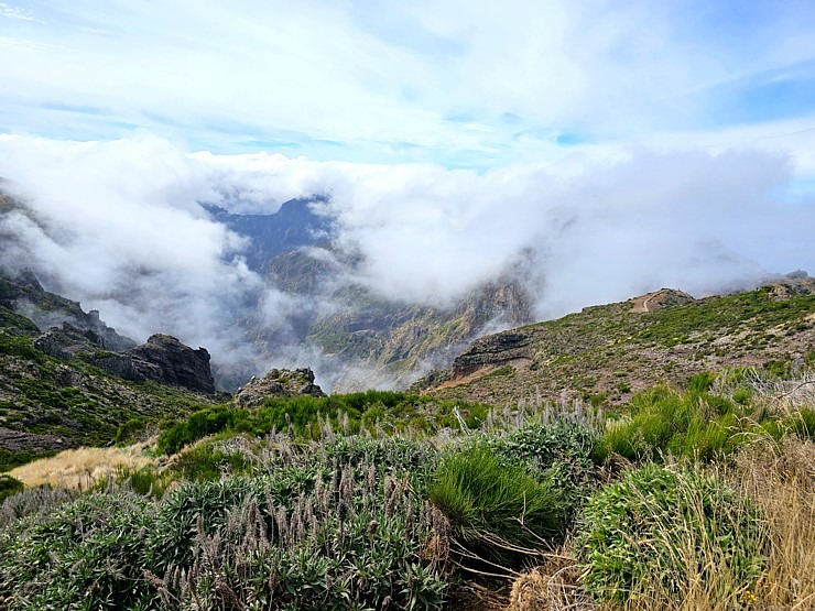 Apmeklējam Madeiras trešo augstāko virsotni Pico do Arieiro (1818) ar panorāmas laukumu. Sadarbībā ar «airBaltic» 361246