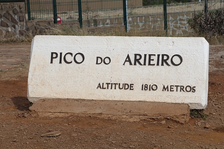 Apmeklējam Madeiras trešo augstāko virsotni Pico do Arieiro (1818) ar panorāmas laukumu. Sadarbībā ar «airBaltic» 361249