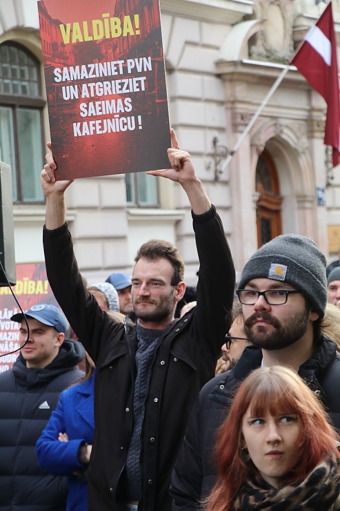 Latvijas ēdinātāji lielā skaitā pie Saeimas aicina politiķus samazināt PVN un uzklausīt nozares prasības 362711